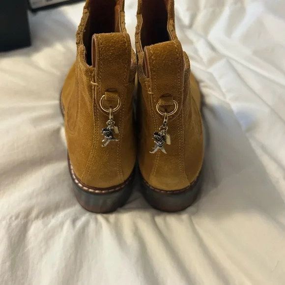 Suede boot - Picture 2 of 5